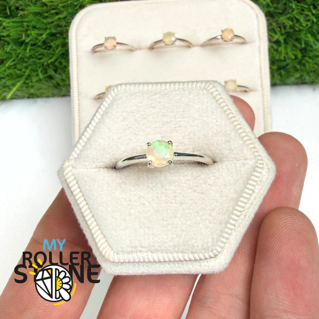 Bague Solitaire Opale Éthiopienne facettée rond (4 tailles)