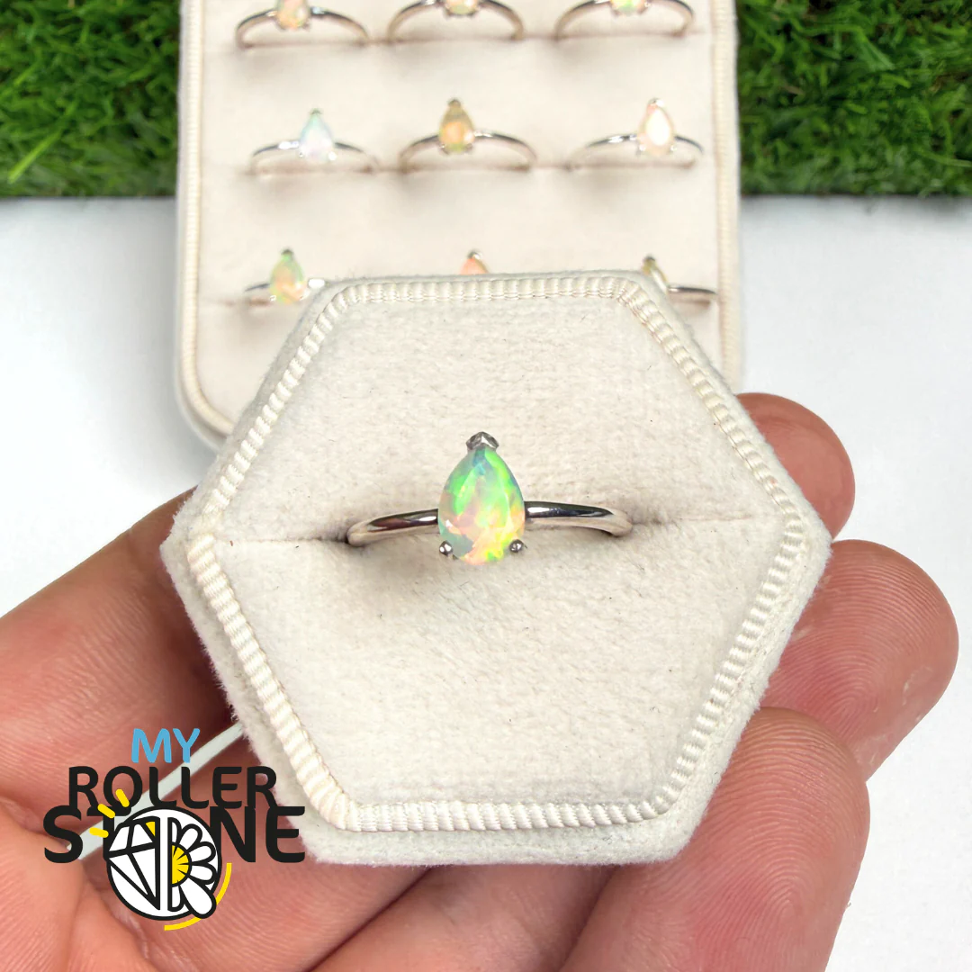 Bague Solitaire Opale Éthiopienne Poire (4 tailles)