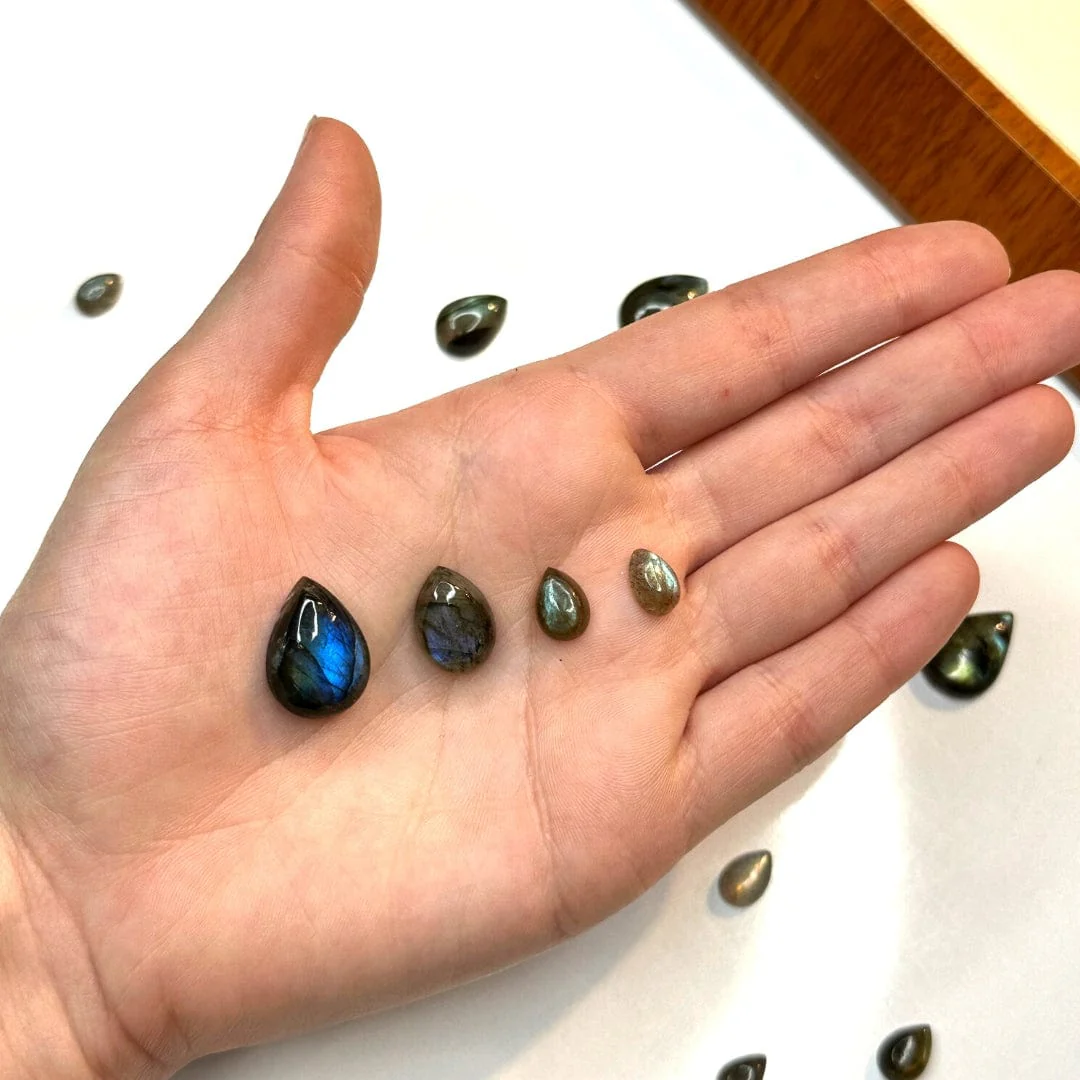 Cabochon Goutte Labradorite (Grade A) - Image 2