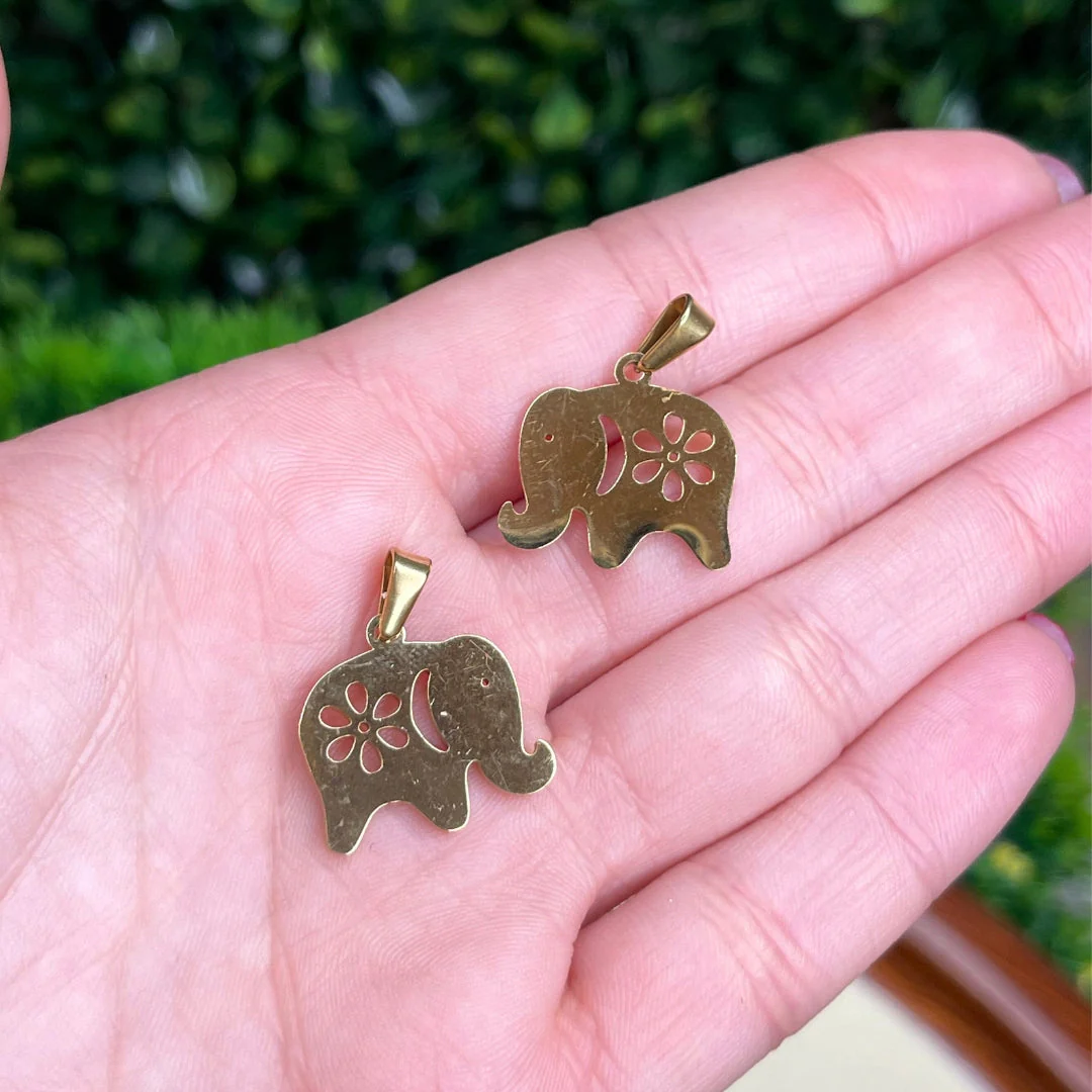 Pendentif Doré Eléphant avec Fleur - Image 3