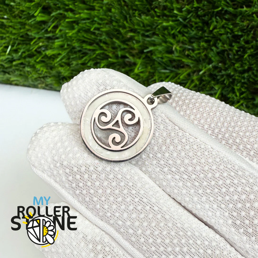 Pendentif rond Triskèle Nacre et acier inoxydable Argenté