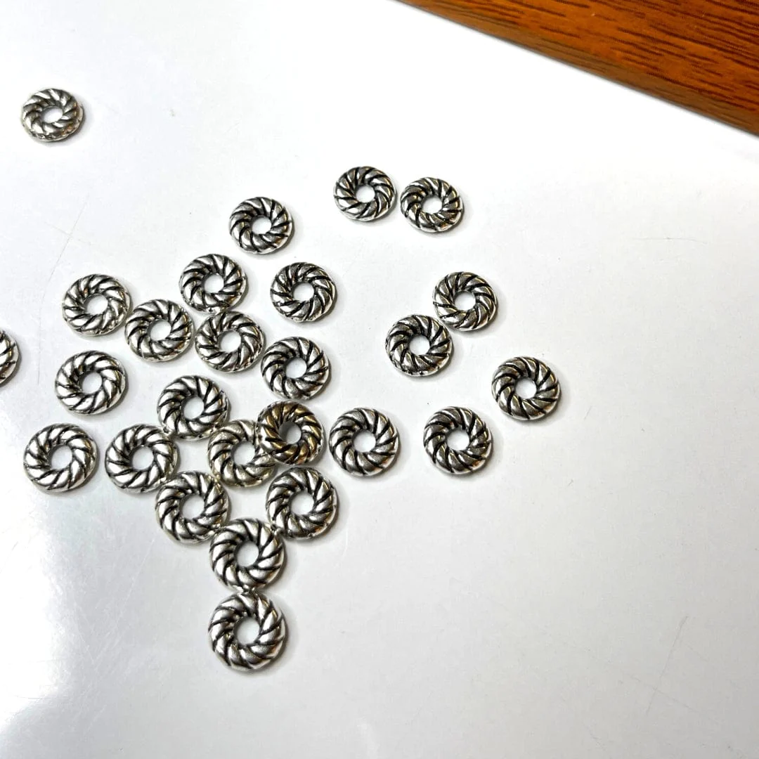 Perles d'espacement rondes style tibétain
