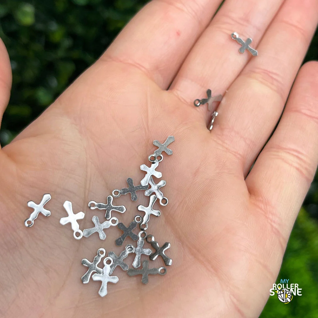 Petit Charm Croix Acier Inoxydable - Image 2