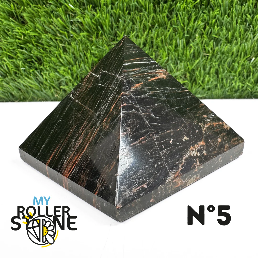 Pyramide en Tourmaline noire du Brésil - Image 7